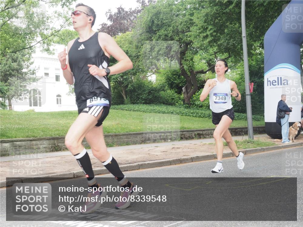 29.06.2025 - hella hamburg halbmarathon KatJ http://msf.ph/oto/8339548 29.06.2025 10:18:50 Zwischen KM18-KM19 1827, 7349 meine-sportfotos.de