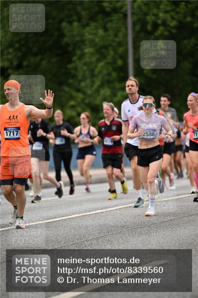 29.06.2025 - hella hamburg halbmarathon Dr. Thomas Lammeyer http://msf.ph/oto/8339560 29.06.2025 10:40:15 Kennedybrücke 1036, 1102, 1183, 1284, 1336, 1717, 2352, 2588, 2827, 3243, 3741, 3990, 4413, 4902, 5012, 5240, 5531, 6021, 6381, 6845, 6896, 7111, 7275, 7927, 8356, 8947, 10047, 10119, 10336, 10341, 10567, 11010, 11187, 11198 meine-sportfotos.de