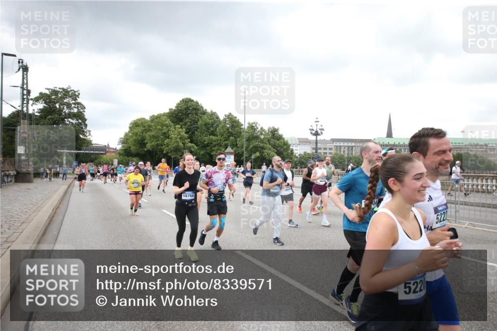 29.06.2025 - hella hamburg halbmarathon Jannik Wohlers http://msf.ph/oto/8339571 29.06.2025 10:55:24 Lombardsbrücke 3101, 3244, 4265, 4470, 4896, 5220, 5222, 5575, 6055, 6056, 6113, 6257, 6594, 7516, 7969, 8110, 8527, 8532, 8533, 8648, 9548, 9861, 9865, 9956, 10094, 10436, 10438, 10449, 10593, 11903, 11962, 11963, 12695, 13504, 14124, 14492, 15081, 15116, 15289, 15763, 15764, 16336, 16651, 16768, 16926, 17038, 17039, 17168, 17392, 18195, 18907 meine-sportfotos.de