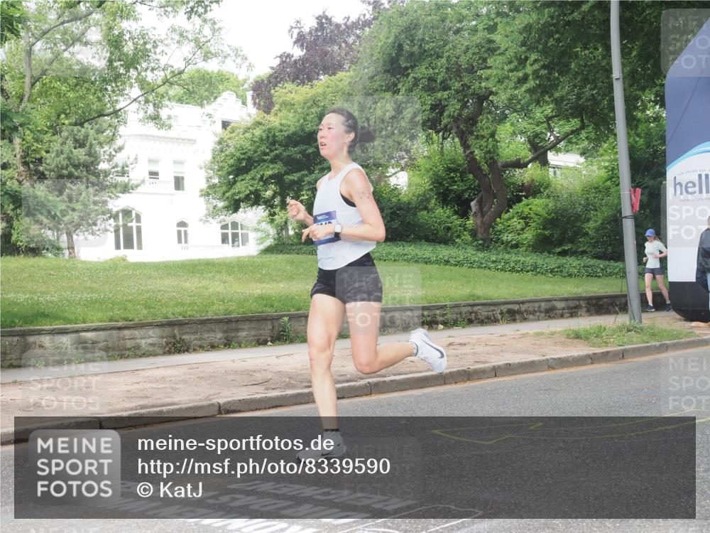 29.06.2025 - hella hamburg halbmarathon KatJ http://msf.ph/oto/8339590 29.06.2025 10:18:50 Zwischen KM18-KM19 1827, 7349 meine-sportfotos.de