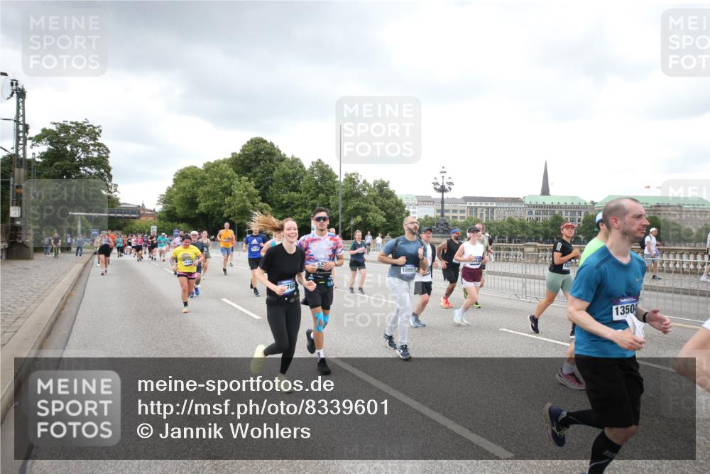 29.06.2025 - hella hamburg halbmarathon Jannik Wohlers http://msf.ph/oto/8339601 29.06.2025 10:55:24 Lombardsbrücke 3101, 3244, 4265, 4470, 4896, 5220, 5222, 5575, 6055, 6056, 6113, 6257, 6594, 7516, 7969, 8110, 8527, 8532, 8533, 8648, 9548, 9861, 9865, 9956, 10094, 10436, 10438, 10449, 10593, 11903, 11962, 11963, 12695, 13504, 14124, 14492, 15081, 15116, 15289, 15763, 15764, 16336, 16651, 16768, 16926, 17038, 17039, 17168, 17392, 18195, 18907 meine-sportfotos.de