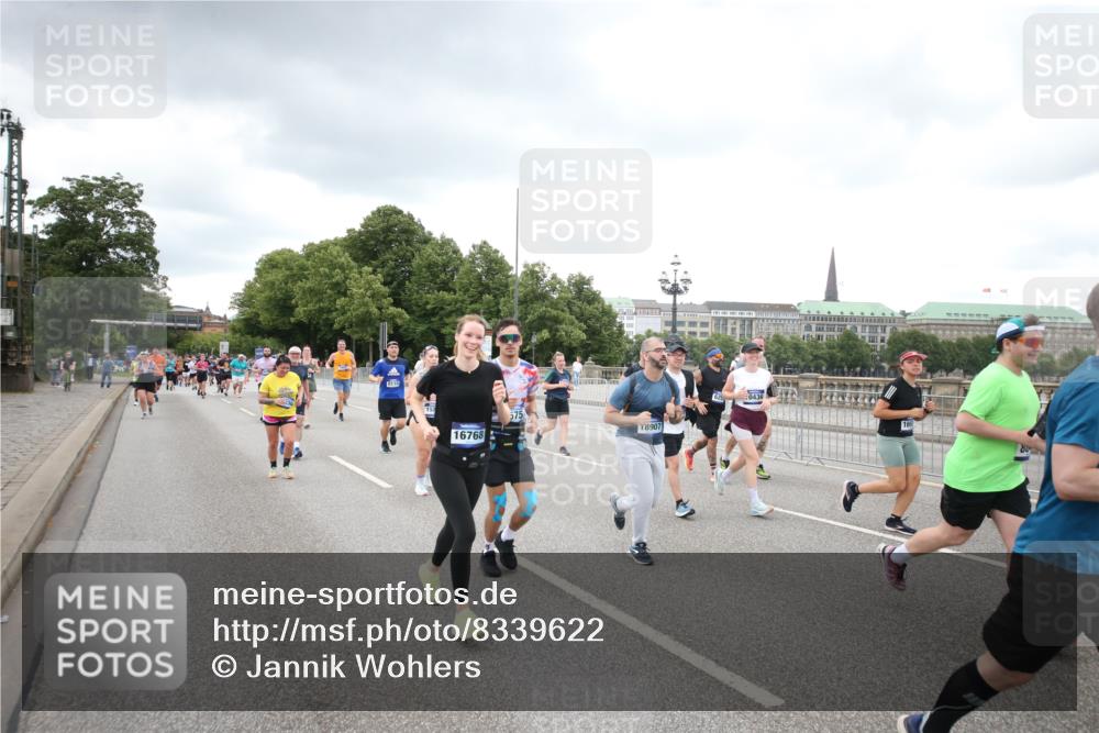 29.06.2025 - hella hamburg halbmarathon Jannik Wohlers http://msf.ph/oto/8339622 29.06.2025 10:55:24 Lombardsbrücke 3101, 3244, 4265, 4470, 4896, 5220, 5222, 5575, 6055, 6056, 6113, 6257, 6594, 7516, 7969, 8110, 8527, 8532, 8533, 8648, 9548, 9861, 9865, 9956, 10094, 10436, 10438, 10449, 10593, 11903, 11962, 11963, 12695, 13504, 14124, 14492, 15081, 15116, 15289, 15763, 15764, 16336, 16651, 16768, 16926, 17038, 17039, 17168, 17392, 18195, 18907 meine-sportfotos.de