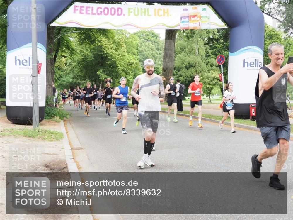 29.06.2025 - hella hamburg halbmarathon MichiJ http://msf.ph/oto/8339632 29.06.2025 10:39:46 Zwischen KM18-KM19 2814, 5008, 5020, 5093, 6198, 7383, 9145, 12519, 14198, 14286, 15727 meine-sportfotos.de