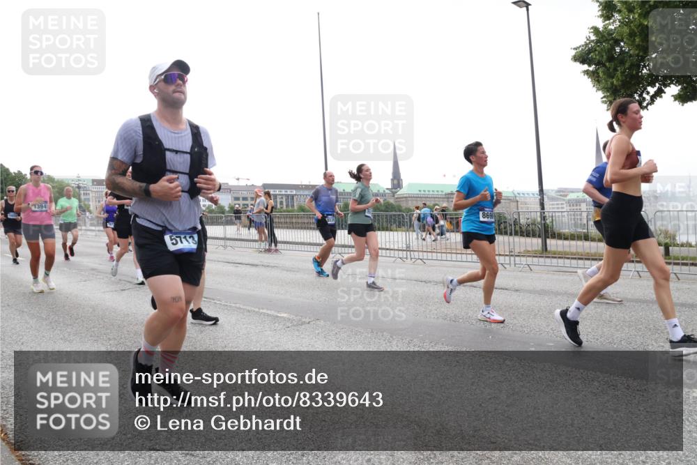 29.06.2025 - hella hamburg halbmarathon Lena Gebhardt http://msf.ph/oto/8339643 29.06.2025 10:38:13 Lombardsbrücke 1394, 5713, 8696, 1196, 1394, 1457, 1578, 1596, 1742, 1791, 1799, 1901, 1966, 1985, 2113, 2151, 2498, 2786, 3010, 3094, 3095, 3242, 3246, 3286, 3338, 3635, 3636, 3716, 3777, 3841, 3880, 4139, 4155, 4159, 4414, 4883, 4921, 5085, 5089, 5139, 5155, 5300, 5522, 5713, 5735, 6199, 6200, 6362, 6697, 6751, 6930, 7117, 7118, 7165, 7244, 7321, 7552, 7629, 7692, 7696, 7868, 7914, 8985, 9247, 9288, 9895, 10159, 10836, 11087, 11543 meine-sportfotos.de