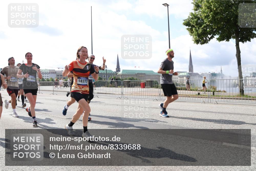 29.06.2025 - hella hamburg halbmarathon Lena Gebhardt http://msf.ph/oto/8339688 29.06.2025 10:00:40 Lombardsbrücke 6443, 18701, 11605, 1059, 18377, 1019, 1180, 1526, 1544, 1568, 1583, 1611, 1681, 2027, 2086, 2236, 2346, 2426, 2474, 2606, 2652, 2730, 2982, 3042, 3059, 3141, 3177, 3319, 3400, 3794, 3861, 3898, 3983, 4419, 4579, 4594, 4616, 4767, 4813, 4940, 4945, 5033, 5418, 5643, 5728, 5870, 6082, 6084, 6104, 6138, 6220, 6260, 6443, 6470, 6714, 6757, 7757, 7759, 7761, 8255, 8326, 8478, 8632, 8923, 9124, 9553, 9555, 9577, 10074, 10271, 10599 meine-sportfotos.de