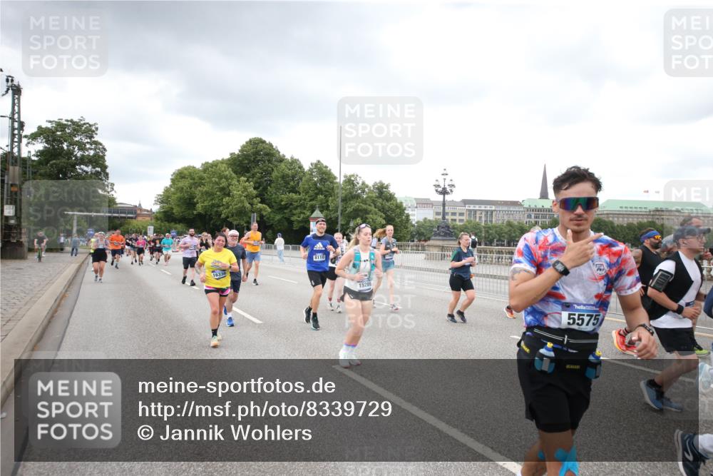 29.06.2025 - hella hamburg halbmarathon Jannik Wohlers http://msf.ph/oto/8339729 29.06.2025 10:55:26 Lombardsbrücke 2793, 3101, 3244, 4265, 4470, 4896, 5220, 5222, 5575, 6055, 6056, 6113, 6257, 6594, 7516, 7969, 8110, 8527, 8532, 8533, 8648, 9548, 9861, 9865, 9956, 10436, 10438, 10449, 10593, 11903, 11962, 11963, 12695, 13504, 13627, 14124, 14221, 14492, 15116, 15199, 15289, 15763, 15764, 16336, 16413, 16651, 16768, 16926, 17038, 17039, 17168, 17392, 18195, 18329, 18907 meine-sportfotos.de