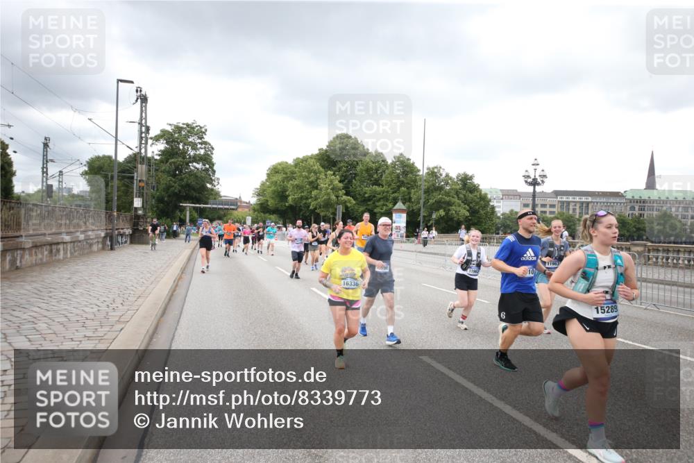 29.06.2025 - hella hamburg halbmarathon Jannik Wohlers http://msf.ph/oto/8339773 29.06.2025 10:55:27 Lombardsbrücke 2793, 3101, 3244, 4265, 4470, 4473, 4896, 5220, 5222, 5306, 5575, 6055, 6056, 6113, 6257, 6594, 7516, 7969, 8110, 8527, 8532, 8533, 8648, 9548, 9861, 9865, 9956, 10436, 10438, 10449, 10593, 11903, 11962, 11963, 12695, 13504, 13627, 14124, 14221, 14492, 15116, 15199, 15289, 15763, 15764, 16336, 16413, 16651, 16768, 16926, 17038, 17039, 17168, 17392, 18195, 18329, 18907 meine-sportfotos.de