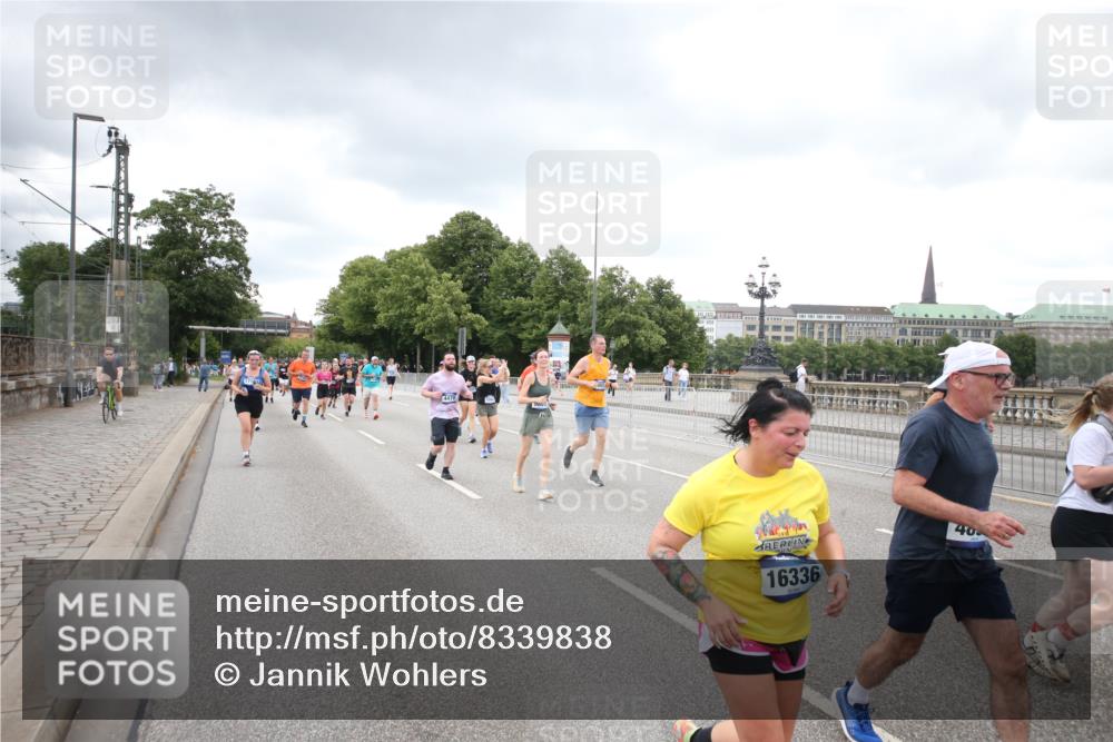 29.06.2025 - hella hamburg halbmarathon Jannik Wohlers http://msf.ph/oto/8339838 29.06.2025 10:55:28 Lombardsbrücke 2793, 3101, 3244, 3268, 4265, 4470, 4473, 4896, 5220, 5222, 5306, 5575, 5994, 6055, 6056, 6113, 6257, 6594, 7516, 7969, 8110, 8527, 8532, 8533, 8648, 9548, 9861, 9865, 9956, 10436, 10438, 10449, 10593, 10640, 11903, 11962, 11963, 12267, 12695, 13055, 13504, 13627, 14124, 14221, 14492, 15116, 15199, 15289, 15763, 15764, 16336, 16413, 16651, 16768, 16926, 17038, 17039, 17168, 17392, 18195, 18329, 18907 meine-sportfotos.de