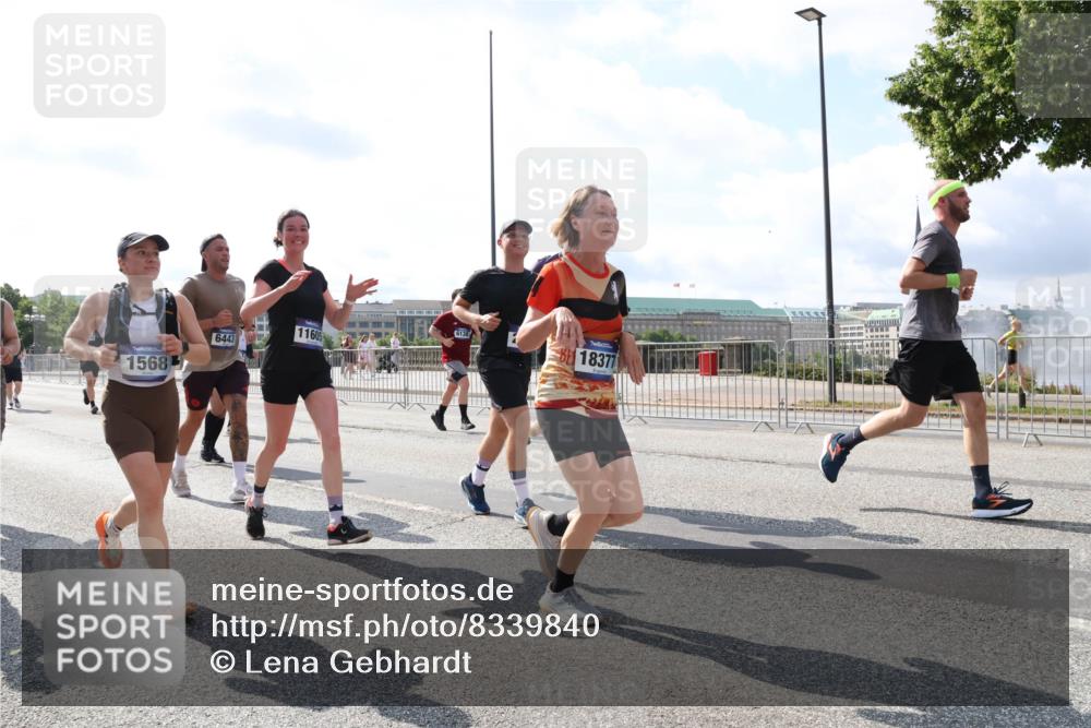 29.06.2025 - hella hamburg halbmarathon Lena Gebhardt http://msf.ph/oto/8339840 29.06.2025 10:00:40 Lombardsbrücke 1568, 6138, 11605, 6443, 18377, 1019, 1180, 1526, 1544, 1568, 1583, 1611, 1681, 2027, 2086, 2236, 2346, 2426, 2474, 2606, 2652, 2730, 2982, 3042, 3059, 3141, 3177, 3319, 3400, 3794, 3861, 3898, 3983, 4419, 4579, 4594, 4616, 4767, 4813, 4940, 4945, 5033, 5418, 5643, 5728, 5870, 6082, 6084, 6104, 6138, 6220, 6260, 6443, 6470, 6714, 6757, 7757, 7759, 7761, 8255, 8326, 8478, 8632, 8923, 9124, 9553, 9555, 9577, 10074, 10271, 10599 meine-sportfotos.de