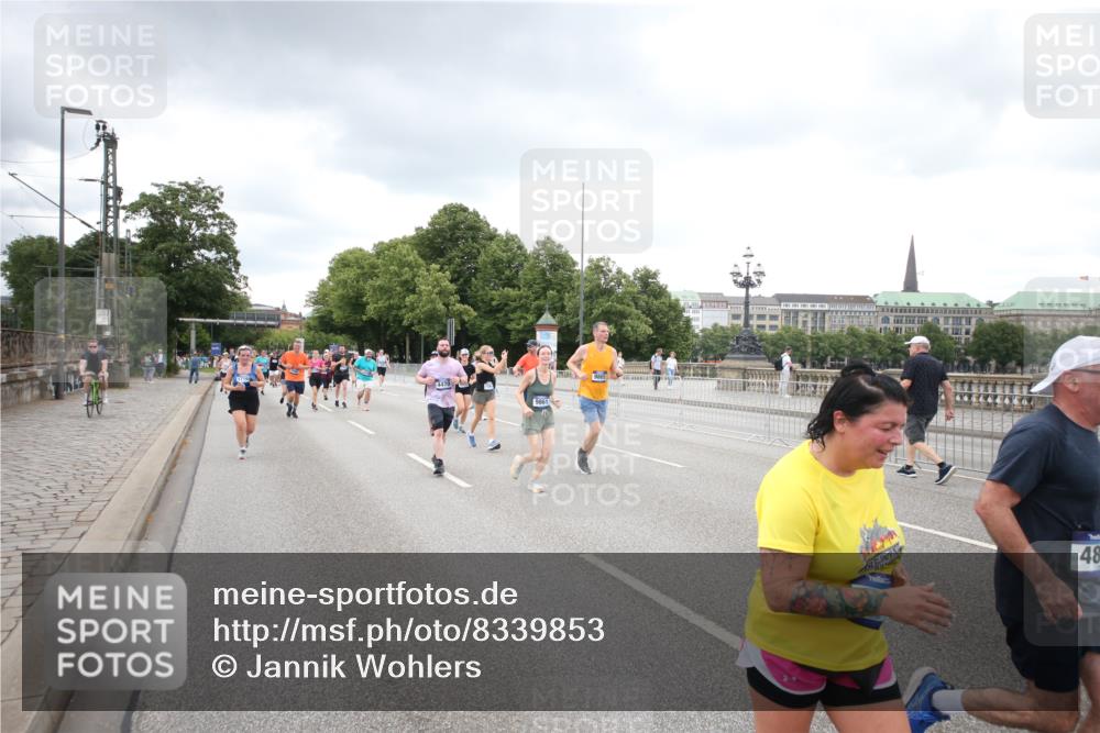 29.06.2025 - hella hamburg halbmarathon Jannik Wohlers http://msf.ph/oto/8339853 29.06.2025 10:55:28 Lombardsbrücke 2793, 3101, 3244, 3268, 4265, 4470, 4473, 4896, 5220, 5222, 5306, 5575, 5994, 6055, 6056, 6113, 6257, 6594, 7516, 7969, 8110, 8527, 8532, 8533, 8648, 9548, 9861, 9865, 9956, 10436, 10438, 10449, 10593, 10640, 11903, 11962, 11963, 12267, 12695, 13055, 13504, 13627, 14124, 14221, 14492, 15116, 15199, 15289, 15763, 15764, 16336, 16413, 16651, 16768, 16926, 17038, 17039, 17168, 17392, 18195, 18329, 18907 meine-sportfotos.de