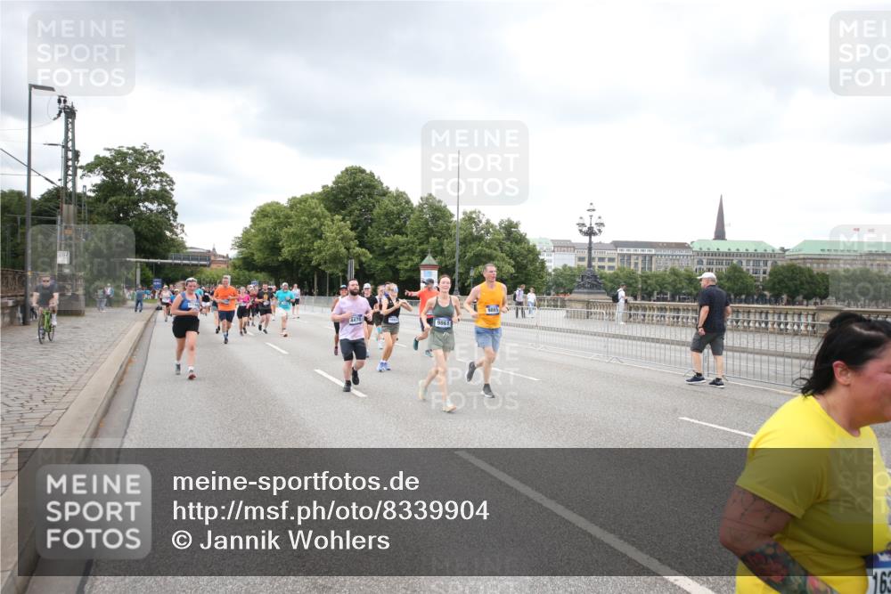 29.06.2025 - hella hamburg halbmarathon Jannik Wohlers http://msf.ph/oto/8339904 29.06.2025 10:55:28 Lombardsbrücke 2793, 3101, 3244, 3268, 4265, 4470, 4473, 4896, 5220, 5222, 5306, 5575, 5994, 6055, 6056, 6113, 6257, 6594, 7516, 7969, 8110, 8527, 8532, 8533, 8648, 9548, 9861, 9865, 9956, 10436, 10438, 10449, 10593, 10640, 11903, 11962, 11963, 12267, 12695, 13055, 13504, 13627, 14124, 14221, 14492, 15116, 15199, 15289, 15763, 15764, 16336, 16413, 16651, 16768, 16926, 17038, 17039, 17168, 17392, 18195, 18329, 18907 meine-sportfotos.de