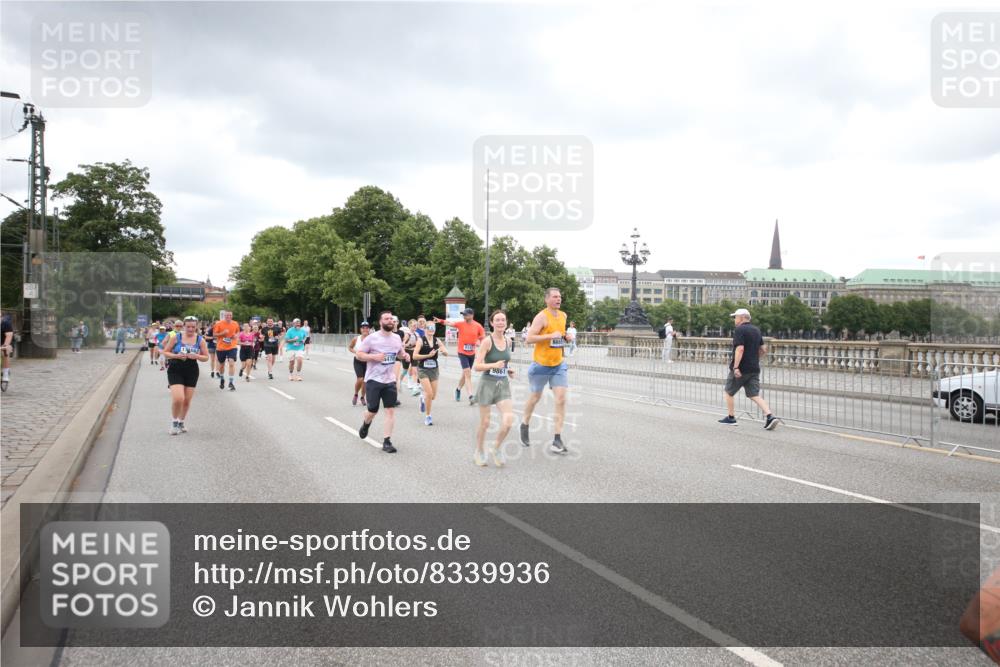 29.06.2025 - hella hamburg halbmarathon Jannik Wohlers http://msf.ph/oto/8339936 29.06.2025 10:55:29 Lombardsbrücke 2793, 3101, 3268, 4265, 4470, 4473, 4896, 5220, 5222, 5306, 5575, 5994, 6055, 6056, 6113, 6257, 6494, 6594, 7516, 7616, 7969, 8110, 8532, 8533, 8648, 9548, 9838, 9861, 9865, 9956, 10436, 10438, 10449, 10593, 10640, 11903, 11962, 11963, 12267, 12695, 13055, 13504, 13627, 14124, 14221, 14492, 15116, 15199, 15289, 15763, 15764, 16336, 16413, 16651, 16768, 16926, 16960, 17038, 17039, 17168, 17392, 18195, 18329, 18907 meine-sportfotos.de