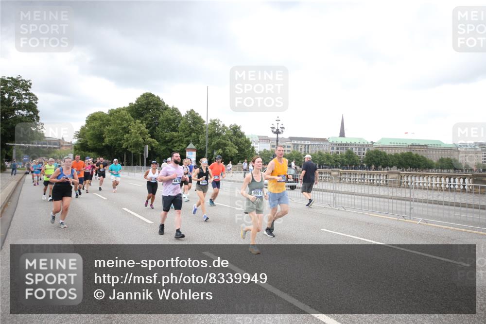 29.06.2025 - hella hamburg halbmarathon Jannik Wohlers http://msf.ph/oto/8339949 29.06.2025 10:55:29 Lombardsbrücke 2793, 3101, 3268, 4265, 4470, 4473, 4896, 5220, 5222, 5306, 5575, 5994, 6055, 6056, 6113, 6257, 6494, 6594, 7516, 7616, 7969, 8110, 8532, 8533, 8648, 9548, 9838, 9861, 9865, 9956, 10436, 10438, 10449, 10593, 10640, 11903, 11962, 11963, 12267, 12695, 13055, 13504, 13627, 14124, 14221, 14492, 15116, 15199, 15289, 15763, 15764, 16336, 16413, 16651, 16768, 16926, 16960, 17038, 17039, 17168, 17392, 18195, 18329, 18907 meine-sportfotos.de