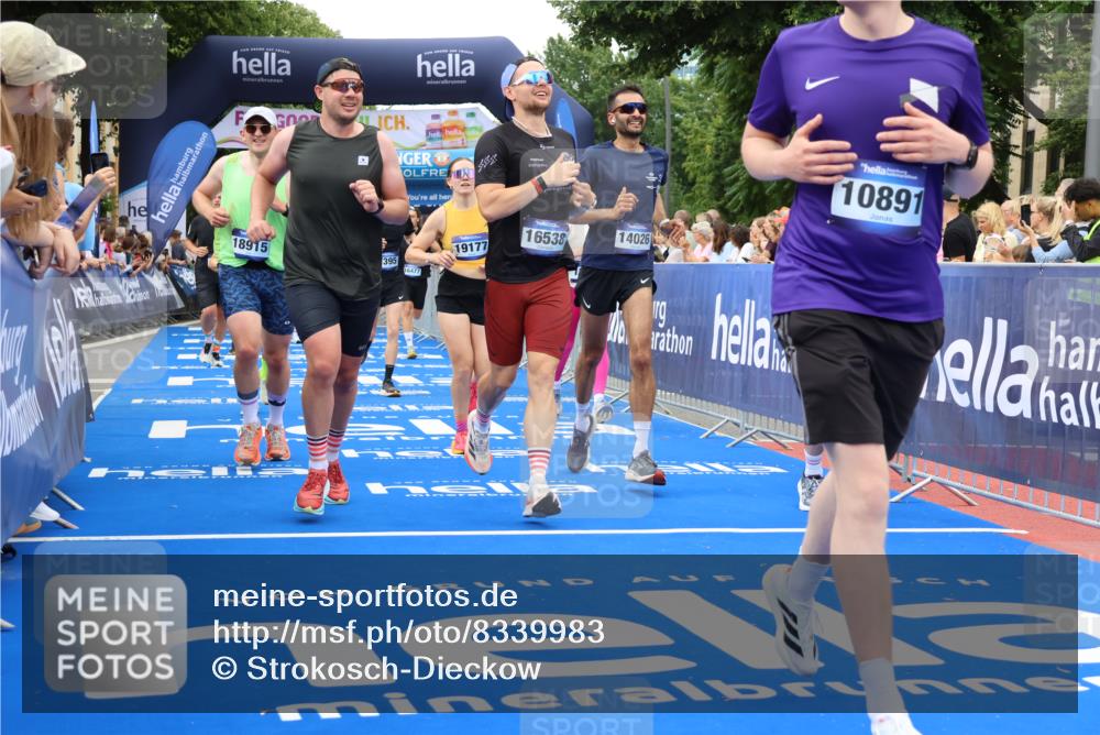 29.06.2025 - hella hamburg halbmarathon Strokosch-Dieckow http://msf.ph/oto/8339983 29.06.2025 10:53:51 Ziel 1422, 1706, 1870, 2432, 5607, 6260, 6374, 6481, 6877, 7177, 7395, 7918, 7973, 8285, 8335, 8394, 9922, 10529, 10891, 11789, 12413, 13032, 13869, 14026, 14175, 15502, 16477, 16538, 17740, 18249, 18418, 18487, 18759, 18831, 18879, 18915, 19177 meine-sportfotos.de
