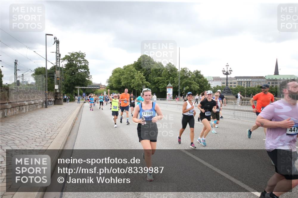 29.06.2025 - hella hamburg halbmarathon Jannik Wohlers http://msf.ph/oto/8339987 29.06.2025 10:55:31 Lombardsbrücke 2793, 3101, 3268, 4265, 4470, 4473, 4896, 5220, 5306, 5575, 5994, 6055, 6056, 6113, 6257, 6494, 6594, 7516, 7616, 7969, 8110, 8532, 8533, 8648, 9548, 9838, 9861, 9865, 9956, 10436, 10438, 10449, 10640, 11903, 11962, 11963, 12267, 13055, 13504, 13627, 14124, 14221, 14280, 14281, 14492, 15199, 15289, 15763, 15764, 16413, 16651, 16768, 16960, 17038, 17039, 17168, 18195, 18329, 18907 meine-sportfotos.de