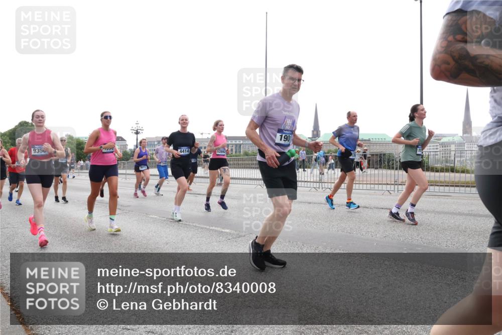29.06.2025 - hella hamburg halbmarathon Lena Gebhardt http://msf.ph/oto/8340008 29.06.2025 10:38:14 Lombardsbrücke 9350, 16658, 8615, 4414, 12892, 190, 1196, 1394, 1457, 1578, 1596, 1721, 1742, 1791, 1799, 1901, 1966, 1985, 2113, 2151, 2498, 2786, 3010, 3094, 3095, 3242, 3246, 3286, 3338, 3635, 3636, 3716, 3777, 3841, 3880, 4139, 4155, 4159, 4414, 4883, 4921, 5085, 5089, 5139, 5155, 5300, 5713, 5735, 6199, 6200, 6362, 6697, 6751, 6930, 7117, 7118, 7165, 7244, 7321, 7371, 7552, 7629, 7692, 7696, 7868, 7914, 8985, 9247, 9288, 10159, 10836, 11087, 11543 meine-sportfotos.de