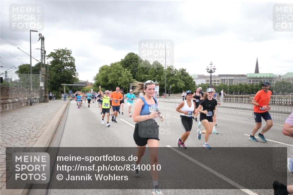 29.06.2025 - hella hamburg halbmarathon Jannik Wohlers http://msf.ph/oto/8340010 29.06.2025 10:55:31 Lombardsbrücke 2793, 3101, 3268, 4265, 4470, 4473, 4896, 5220, 5306, 5575, 5994, 6055, 6056, 6113, 6257, 6494, 6594, 7516, 7616, 7969, 8110, 8532, 8533, 8648, 9548, 9838, 9861, 9865, 9956, 10436, 10438, 10449, 10640, 11903, 11962, 11963, 12267, 13055, 13504, 13627, 14124, 14221, 14280, 14281, 14492, 15199, 15289, 15763, 15764, 16413, 16651, 16768, 16960, 17038, 17039, 17168, 18195, 18329, 18907 meine-sportfotos.de