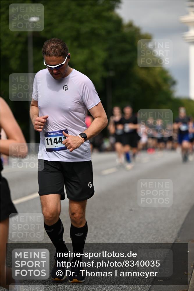 29.06.2025 - hella hamburg halbmarathon Dr. Thomas Lammeyer http://msf.ph/oto/8340035 29.06.2025 10:18:00 Kennedybrücke 1406, 1747, 2891, 3939, 4032, 4795, 4962, 5631, 5719, 6089, 7462, 7802, 8001, 8673, 9141, 9845, 9886, 10442, 10443, 11355 meine-sportfotos.de