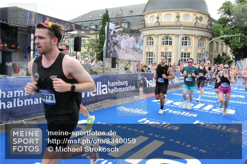 29.06.2025 - hella hamburg halbmarathon Michael Strokosch http://msf.ph/oto/8340059 29.06.2025 10:51:17 Ziel 1461, 1817, 4404, 5600, 6027, 6657, 8316, 8930, 9476, 10480, 10667, 10868, 11512, 11625, 11733, 12016, 13073, 15480, 17530, 17823, 18019 meine-sportfotos.de