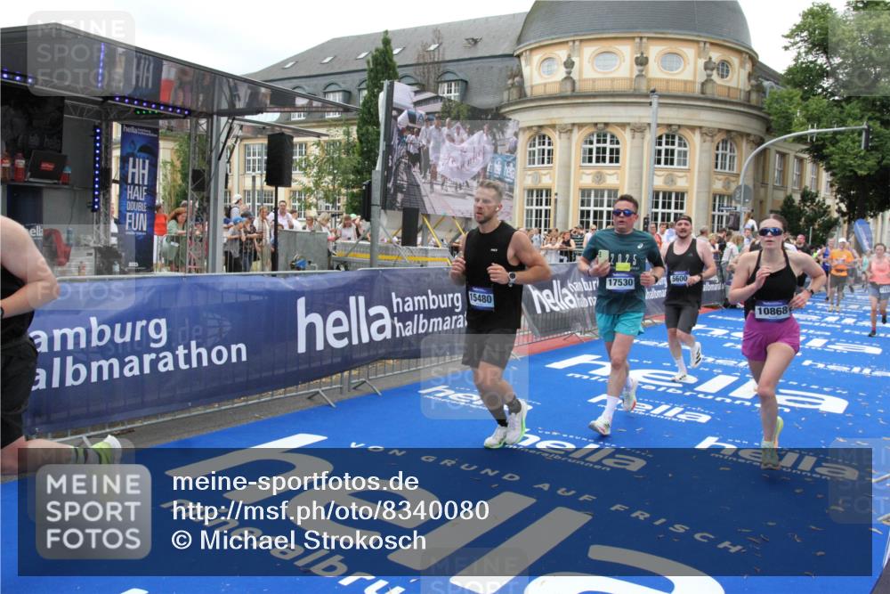 29.06.2025 - hella hamburg halbmarathon Michael Strokosch http://msf.ph/oto/8340080 29.06.2025 10:51:17 Ziel 1461, 1817, 4404, 5600, 6027, 6657, 8316, 8930, 9476, 10480, 10667, 10868, 11512, 11625, 11733, 12016, 13073, 15480, 17530, 17823, 18019 meine-sportfotos.de