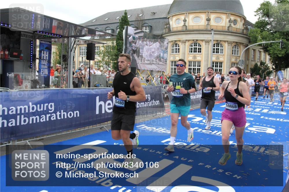 29.06.2025 - hella hamburg halbmarathon Michael Strokosch http://msf.ph/oto/8340106 29.06.2025 10:51:17 Ziel 1461, 1817, 4404, 5600, 6027, 6657, 8316, 8930, 9476, 10480, 10667, 10868, 11512, 11625, 11733, 12016, 13073, 15480, 17530, 17823, 18019 meine-sportfotos.de