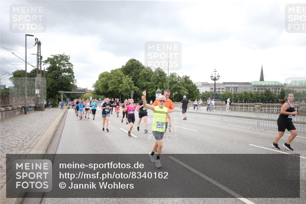 29.06.2025 - hella hamburg halbmarathon Jannik Wohlers http://msf.ph/oto/8340162 29.06.2025 10:55:33 Lombardsbrücke 1909, 2793, 3268, 4265, 4470, 4473, 4836, 4896, 5306, 5994, 6055, 6056, 6113, 6257, 6494, 6594, 7516, 7616, 7969, 8110, 8532, 8533, 9548, 9838, 9861, 9865, 10436, 10438, 10449, 10640, 11903, 11962, 11963, 12267, 13055, 13504, 13627, 14124, 14142, 14221, 14280, 14281, 14492, 15199, 15272, 15763, 15764, 16413, 16651, 16960, 17038, 17039, 17168, 18195, 18329 meine-sportfotos.de