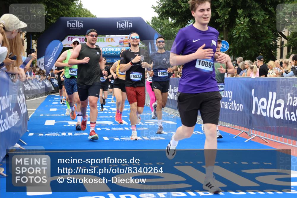 29.06.2025 - hella hamburg halbmarathon Strokosch-Dieckow http://msf.ph/oto/8340264 29.06.2025 10:53:50 Ziel 1422, 1706, 1870, 2432, 2518, 5607, 6260, 6481, 6877, 7177, 7395, 7918, 7973, 8285, 8335, 9922, 10529, 10891, 11789, 12413, 13032, 13869, 14026, 14175, 14818, 15502, 16477, 16538, 17740, 18249, 18418, 18487, 18759, 18831, 18879, 18915, 19177 meine-sportfotos.de