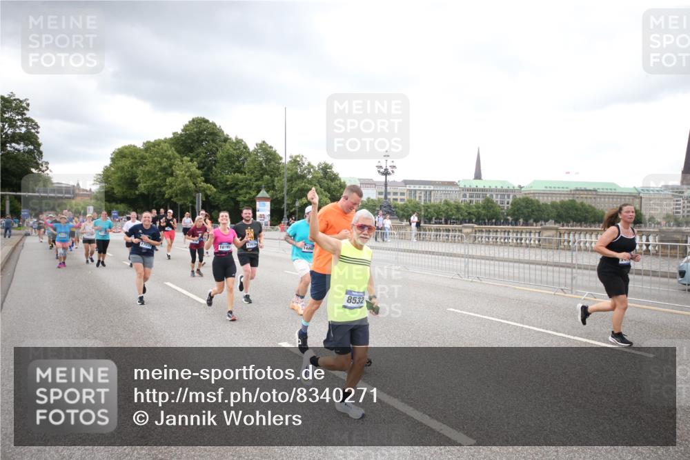 29.06.2025 - hella hamburg halbmarathon Jannik Wohlers http://msf.ph/oto/8340271 29.06.2025 10:55:34 Lombardsbrücke 1909, 2793, 3268, 4265, 4354, 4470, 4473, 4836, 4896, 5306, 5994, 6055, 6056, 6113, 6257, 6494, 6594, 7516, 7616, 7969, 8110, 8305, 8532, 8533, 9548, 9838, 9861, 9865, 10449, 10640, 11903, 11962, 11963, 12267, 13055, 13627, 14124, 14142, 14221, 14280, 14281, 14492, 15199, 15272, 15763, 15764, 16413, 16960, 17038, 17039, 17168, 18195, 18329 meine-sportfotos.de