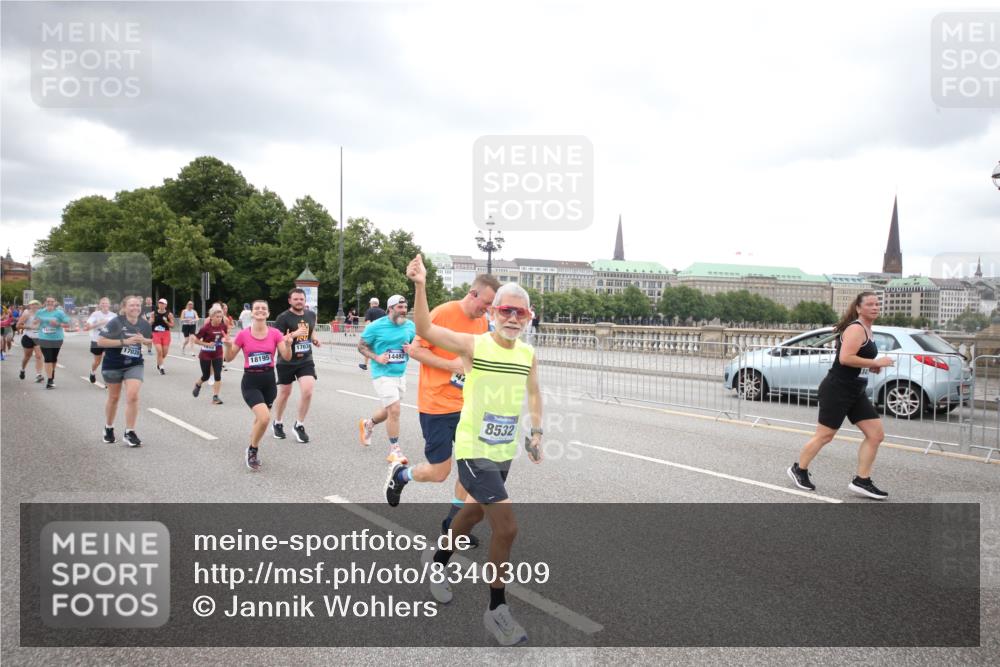 29.06.2025 - hella hamburg halbmarathon Jannik Wohlers http://msf.ph/oto/8340309 29.06.2025 10:55:34 Lombardsbrücke 1909, 2793, 3268, 4265, 4354, 4470, 4473, 4836, 4896, 5306, 5994, 6055, 6056, 6113, 6257, 6494, 6594, 7516, 7616, 7969, 8110, 8305, 8532, 8533, 9548, 9838, 9861, 9865, 10449, 10640, 11903, 11962, 11963, 12267, 13055, 13627, 14124, 14142, 14221, 14280, 14281, 14492, 15199, 15272, 15763, 15764, 16413, 16960, 17038, 17039, 17168, 18195, 18329 meine-sportfotos.de