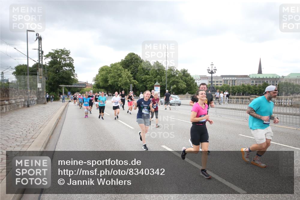 29.06.2025 - hella hamburg halbmarathon Jannik Wohlers http://msf.ph/oto/8340342 29.06.2025 10:55:35 Lombardsbrücke 1909, 2793, 3268, 4265, 4354, 4470, 4473, 4836, 4896, 5306, 5994, 6055, 6056, 6113, 6494, 6594, 7516, 7616, 7969, 8005, 8110, 8305, 8532, 8533, 9838, 9861, 9865, 10449, 10640, 11903, 11962, 11963, 12267, 13055, 13627, 14124, 14142, 14221, 14280, 14281, 14492, 15173, 15199, 15272, 15763, 15764, 16413, 16960, 17038, 17039, 17168, 18195, 18329 meine-sportfotos.de