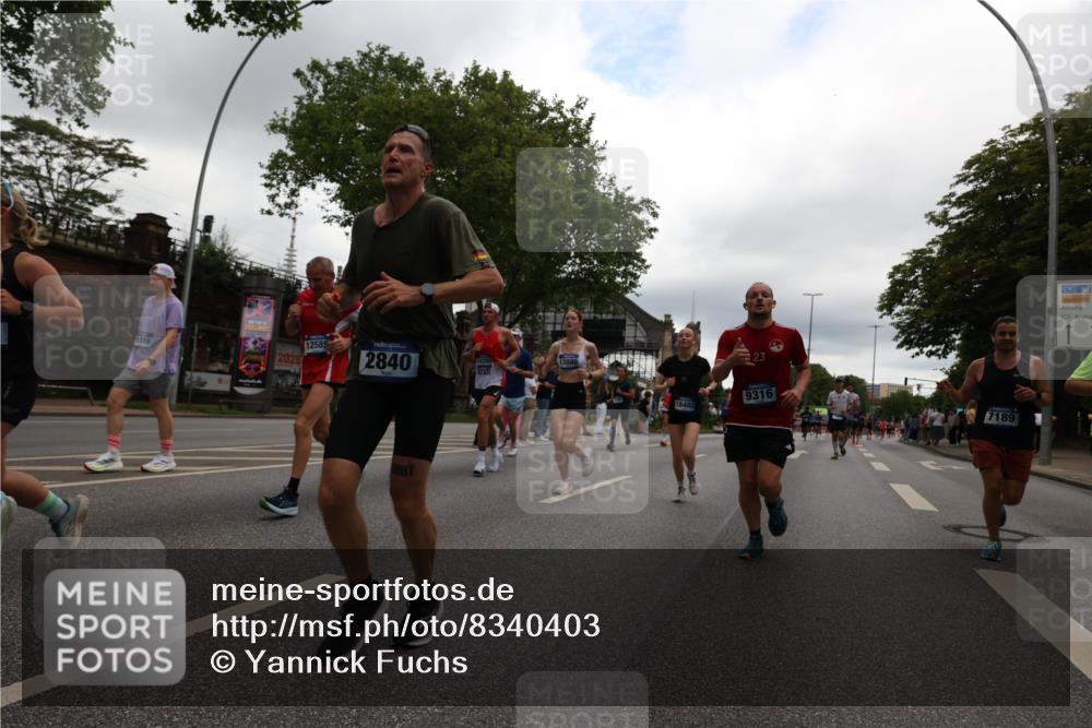 29.06.2025 - hella hamburg halbmarathon Yannick Fuchs http://msf.ph/oto/8340403 29.06.2025 10:52:09 20KM 1319, 1595, 1833, 2488, 2656, 2840, 2907, 3251, 3859, 4319, 4502, 4632, 4708, 4833, 5277, 5341, 5926, 6104, 6138, 6147, 6592, 6595, 7082, 7138, 7189, 7856, 8322, 8585, 9230, 9316, 9485, 10020, 10319, 10788, 11394, 11645, 11846, 12378, 12495, 12585, 12879, 13287, 13512, 13694, 13816, 13880, 14266, 14571, 15197, 15434, 15527, 16189, 16531, 17405, 17415, 17827, 18068, 18180, 18492, 18501, 18587, 18891 meine-sportfotos.de