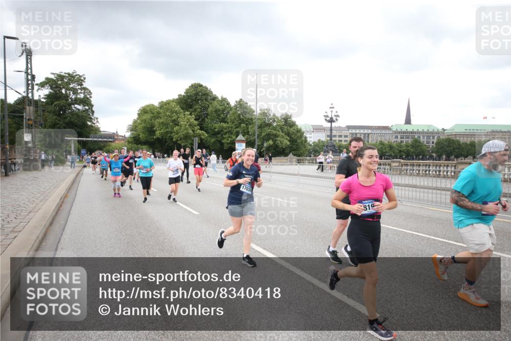 29.06.2025 - hella hamburg halbmarathon Jannik Wohlers http://msf.ph/oto/8340418 29.06.2025 10:55:35 Lombardsbrücke 1909, 2793, 3268, 4265, 4354, 4470, 4473, 4836, 4896, 5306, 5994, 6055, 6056, 6113, 6494, 6594, 7516, 7616, 7969, 8005, 8110, 8305, 8532, 8533, 9838, 9861, 9865, 10449, 10640, 11903, 11962, 11963, 12267, 13055, 13627, 14124, 14142, 14221, 14280, 14281, 14492, 15173, 15199, 15272, 15763, 15764, 16413, 16960, 17038, 17039, 17168, 18195, 18329 meine-sportfotos.de