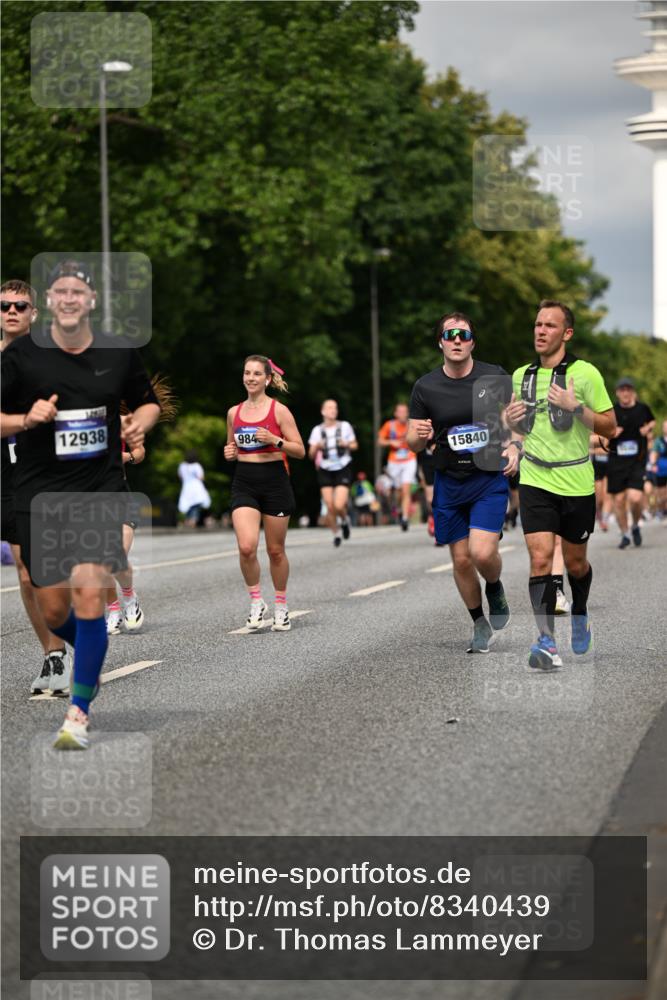 29.06.2025 - hella hamburg halbmarathon Dr. Thomas Lammeyer http://msf.ph/oto/8340439 29.06.2025 10:18:05 Kennedybrücke 1406, 1747, 2990, 3939, 4032, 4962, 5546, 5670, 5719, 6083, 6089, 7209, 7802, 7840, 7991, 8001, 8147, 8409, 8673, 9141, 9845, 9886, 10442, 10443, 11355 meine-sportfotos.de