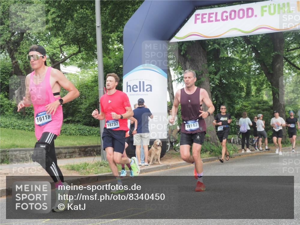 29.06.2025 - hella hamburg halbmarathon KatJ http://msf.ph/oto/8340450 29.06.2025 10:19:06 Zwischen KM18-KM19 1758, 2021, 5328 meine-sportfotos.de