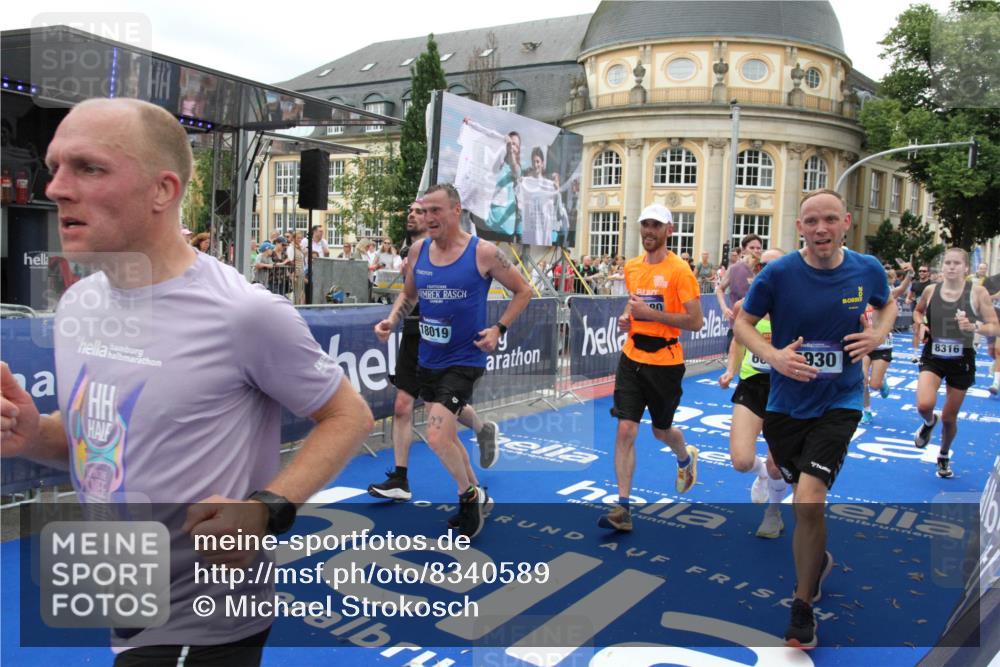 29.06.2025 - hella hamburg halbmarathon Michael Strokosch http://msf.ph/oto/8340589 29.06.2025 10:51:22 Ziel 1461, 1817, 2364, 2636, 2718, 4814, 6657, 6776, 8316, 8930, 8989, 9476, 10480, 10667, 11124, 11512, 11625, 12016, 13047, 14865, 14994, 18019, 18489 meine-sportfotos.de