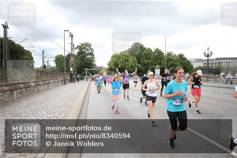 29.06.2025 - hella hamburg halbmarathon Jannik Wohlers http://msf.ph/oto/8340594 29.06.2025 10:55:38 Lombardsbrücke 1738, 1909, 2095, 2793, 3268, 4265, 4354, 4473, 4836, 5306, 5580, 5994, 6055, 6056, 6113, 6494, 6594, 6968, 7516, 7616, 8005, 8110, 8305, 8533, 9435, 9838, 10449, 10640, 10987, 11862, 12267, 13055, 13405, 13627, 14124, 14142, 14221, 14280, 14281, 14492, 15173, 15199, 15272, 15763, 15764, 16413, 16960, 17038, 17039, 18195, 18329, 18349, 19228 meine-sportfotos.de