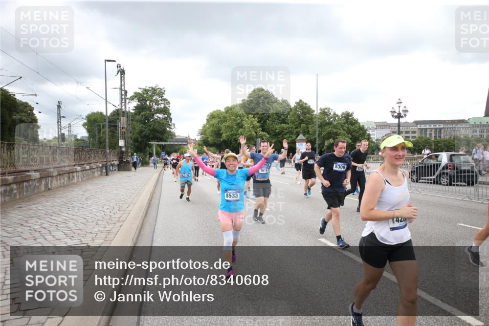 29.06.2025 - hella hamburg halbmarathon Jannik Wohlers http://msf.ph/oto/8340608 29.06.2025 10:55:39 Lombardsbrücke 1738, 1909, 2095, 2793, 3268, 4265, 4354, 4473, 4836, 5306, 5580, 5994, 6055, 6056, 6113, 6494, 6594, 6968, 7516, 7616, 8005, 8305, 8533, 9435, 9606, 9838, 10449, 10640, 10987, 11862, 11863, 12267, 12551, 13055, 13395, 13405, 13627, 14124, 14142, 14221, 14280, 14281, 14492, 15173, 15199, 15272, 15696, 15699, 15763, 15764, 16413, 16960, 17038, 17039, 18195, 18329, 18349, 19228 meine-sportfotos.de