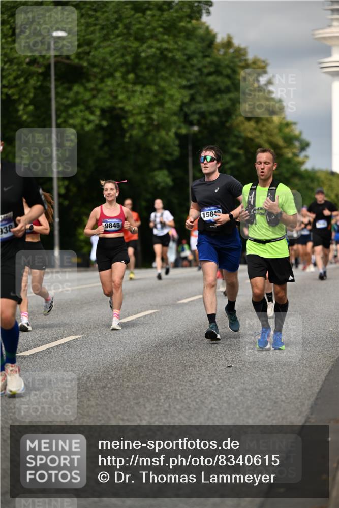 29.06.2025 - hella hamburg halbmarathon Dr. Thomas Lammeyer http://msf.ph/oto/8340615 29.06.2025 10:18:06 Kennedybrücke 1406, 1747, 2990, 3939, 4032, 4962, 5546, 5670, 5719, 6028, 6083, 6089, 7209, 7802, 7840, 7991, 8001, 8147, 8409, 9141, 9845, 9886, 11355 meine-sportfotos.de