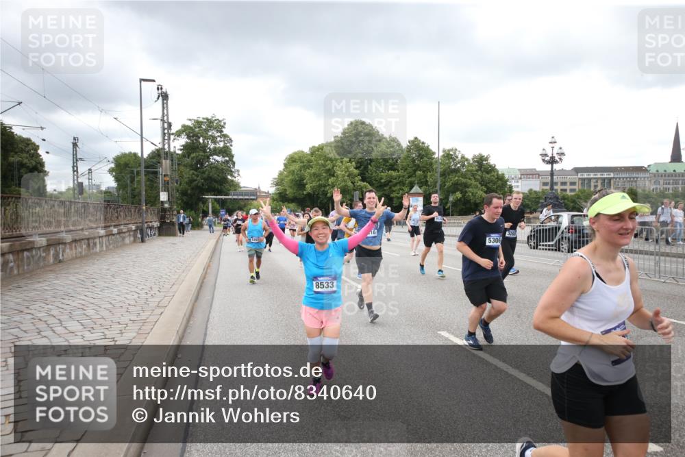 29.06.2025 - hella hamburg halbmarathon Jannik Wohlers http://msf.ph/oto/8340640 29.06.2025 10:55:39 Lombardsbrücke 1738, 1909, 2095, 2793, 3268, 4265, 4354, 4473, 4836, 5306, 5580, 5994, 6055, 6056, 6113, 6494, 6594, 6968, 7516, 7616, 8005, 8305, 8533, 9435, 9606, 9838, 10449, 10640, 10987, 11862, 11863, 12267, 12551, 13055, 13395, 13405, 13627, 14124, 14142, 14221, 14280, 14281, 14492, 15173, 15199, 15272, 15696, 15699, 15763, 15764, 16413, 16960, 17038, 17039, 18195, 18329, 18349, 19228 meine-sportfotos.de