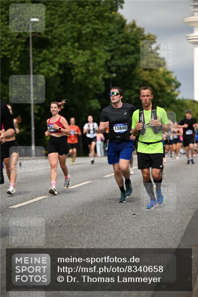 29.06.2025 - hella hamburg halbmarathon Dr. Thomas Lammeyer http://msf.ph/oto/8340658 29.06.2025 10:18:06 Kennedybrücke 1406, 1747, 2990, 3939, 4032, 4962, 5546, 5670, 5719, 6028, 6083, 6089, 7209, 7802, 7840, 7991, 8001, 8147, 8409, 9141, 9845, 9886, 11355 meine-sportfotos.de
