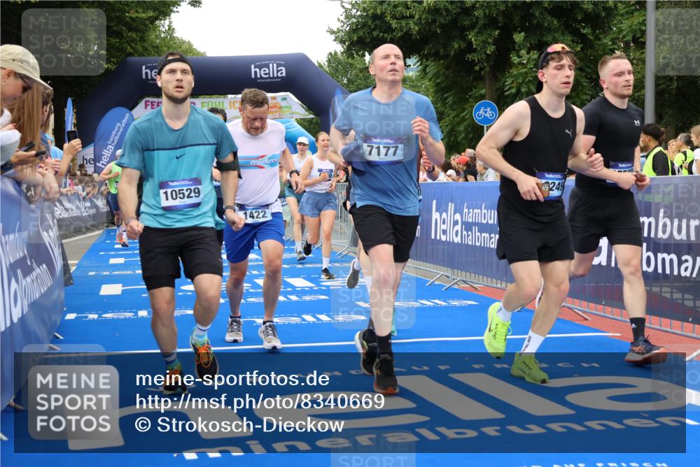 29.06.2025 - hella hamburg halbmarathon Strokosch-Dieckow http://msf.ph/oto/8340669 29.06.2025 10:53:47 Ziel 1422, 1706, 1870, 2082, 2518, 5399, 5607, 6260, 6877, 7177, 7395, 7973, 8285, 8335, 9922, 10529, 10891, 10895, 11588, 11589, 12413, 14026, 14702, 14818, 15441, 15502, 16477, 16538, 17482, 17740, 18249, 18418, 18487, 18514, 18759, 18831, 18915, 19177 meine-sportfotos.de