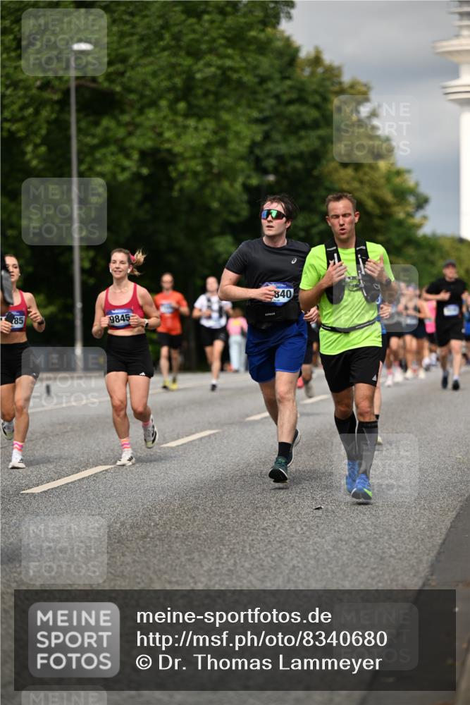 29.06.2025 - hella hamburg halbmarathon Dr. Thomas Lammeyer http://msf.ph/oto/8340680 29.06.2025 10:18:06 Kennedybrücke 1406, 1747, 2990, 3939, 4032, 4962, 5546, 5670, 5719, 6028, 6083, 6089, 7209, 7802, 7840, 7991, 8001, 8147, 8409, 9141, 9845, 9886, 11355 meine-sportfotos.de