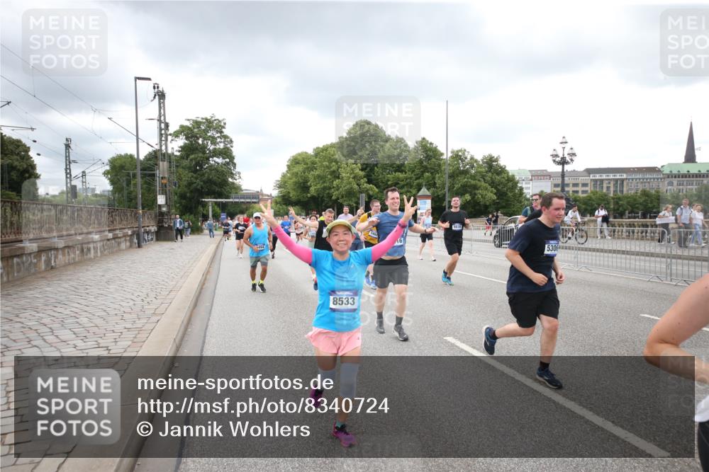 29.06.2025 - hella hamburg halbmarathon Jannik Wohlers http://msf.ph/oto/8340724 29.06.2025 10:55:40 Lombardsbrücke 1738, 1909, 2095, 2793, 3268, 4265, 4354, 4473, 4836, 5306, 5580, 5994, 6055, 6056, 6113, 6494, 6594, 6968, 7025, 7028, 7516, 7616, 8005, 8305, 8533, 9435, 9606, 9838, 10449, 10640, 10987, 11862, 11863, 12267, 12551, 13055, 13395, 13405, 13627, 14124, 14142, 14221, 14280, 14281, 14492, 15103, 15173, 15199, 15272, 15696, 15699, 15763, 15764, 16413, 16960, 17038, 17039, 18195, 18329, 18349, 19228 meine-sportfotos.de
