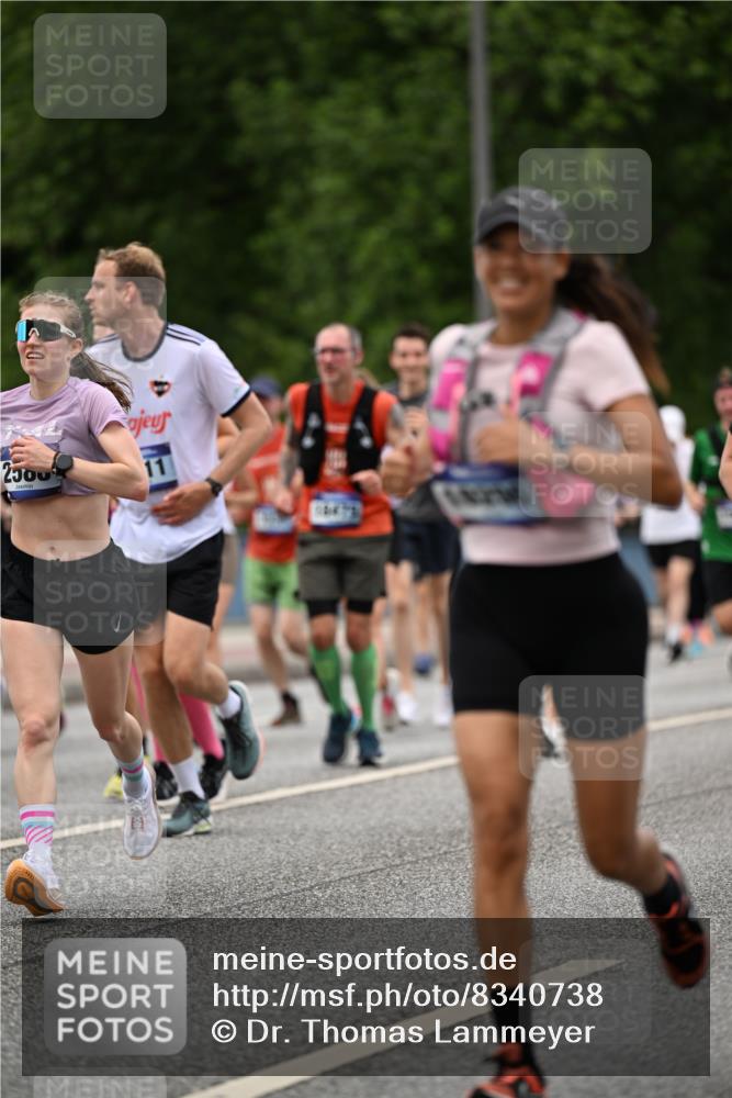 29.06.2025 - hella hamburg halbmarathon Dr. Thomas Lammeyer http://msf.ph/oto/8340738 29.06.2025 10:40:17 Kennedybrücke 1036, 1102, 1183, 1284, 1336, 1717, 2352, 2588, 2827, 3243, 3741, 3990, 4413, 4902, 4937, 5012, 5240, 5531, 6021, 6381, 6845, 6896, 7111, 7275, 7927, 8356, 8947, 10047, 10119, 10336, 10341, 10567, 11010, 11187, 11198 meine-sportfotos.de