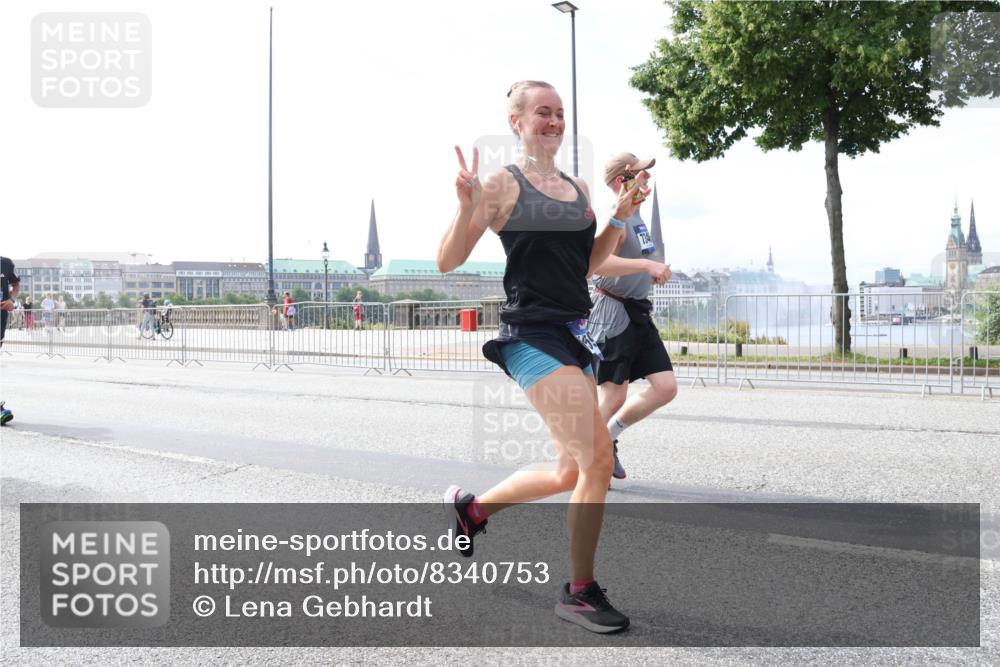 29.06.2025 - hella hamburg halbmarathon Lena Gebhardt http://msf.ph/oto/8340753 29.06.2025 10:13:26 Lombardsbrücke 734, 1007, 1747, 1859, 2055, 2721, 2904, 2961, 2987, 3218, 3360, 3728, 3729, 4187, 4795, 4950, 5232, 5546, 6026, 6489, 6717, 6724, 7346, 7446, 7447, 7460, 7873, 7913, 8279, 8398, 8405, 8913, 9128, 9141, 9527, 9612, 10977, 12313, 12492, 12797, 12928, 12929, 13331, 13928, 14404, 15663, 15922, 16030, 16255, 16437, 16491, 17472, 17474, 17699, 17988, 18048, 18222, 18231, 18320, 18732 meine-sportfotos.de