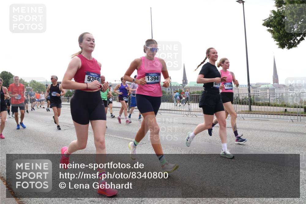 29.06.2025 - hella hamburg halbmarathon Lena Gebhardt http://msf.ph/oto/8340800 29.06.2025 10:38:15 Lombardsbrücke 7552, 1665, 9350, 1394, 4414, 12892, 1196, 1394, 1457, 1578, 1596, 1721, 1742, 1791, 1799, 1901, 1966, 1985, 2113, 2151, 2498, 2786, 3010, 3094, 3095, 3242, 3246, 3286, 3338, 3635, 3636, 3716, 3777, 3841, 3880, 4139, 4155, 4159, 4414, 4883, 4921, 5085, 5089, 5139, 5155, 5300, 5617, 5684, 5713, 5735, 6199, 6200, 6362, 6697, 6751, 6930, 7117, 7118, 7165, 7244, 7371, 7552, 7561, 7629, 7692, 7696, 7868, 7914, 8985, 9288, 10159, 10836, 11087, 11543 meine-sportfotos.de