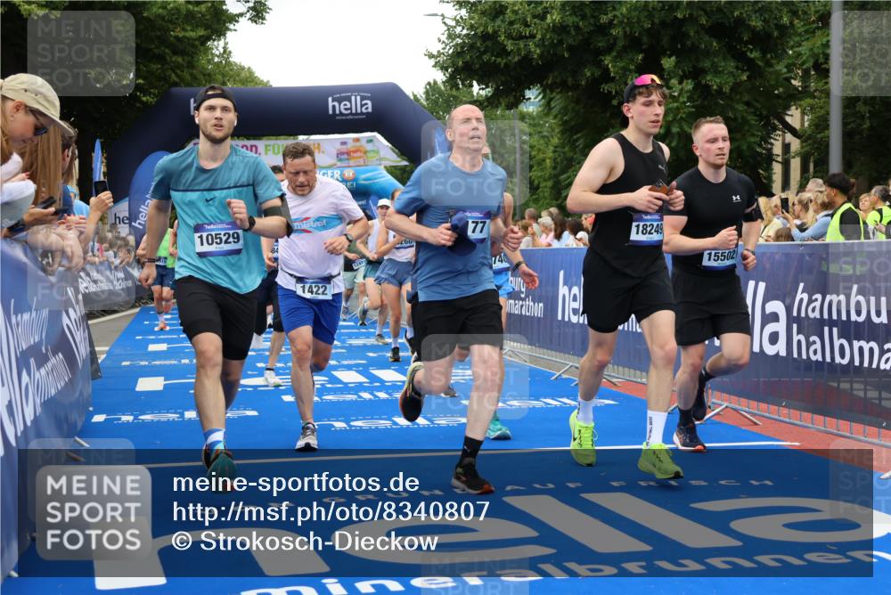 29.06.2025 - hella hamburg halbmarathon Strokosch-Dieckow http://msf.ph/oto/8340807 29.06.2025 10:53:47 Ziel 1422, 1706, 1870, 2082, 2518, 5399, 5607, 6260, 6877, 7177, 7395, 7973, 8285, 8335, 9922, 10529, 10891, 10895, 11588, 11589, 12413, 14026, 14702, 14818, 15441, 15502, 16477, 16538, 17482, 17740, 18249, 18418, 18487, 18514, 18759, 18831, 18915, 19177 meine-sportfotos.de