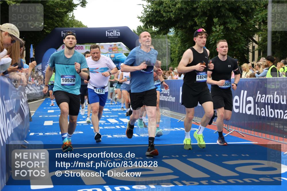29.06.2025 - hella hamburg halbmarathon Strokosch-Dieckow http://msf.ph/oto/8340828 29.06.2025 10:53:47 Ziel 1422, 1706, 1870, 2082, 2518, 5399, 5607, 6260, 6877, 7177, 7395, 7973, 8285, 8335, 9922, 10529, 10891, 10895, 11588, 11589, 12413, 14026, 14702, 14818, 15441, 15502, 16477, 16538, 17482, 17740, 18249, 18418, 18487, 18514, 18759, 18831, 18915, 19177 meine-sportfotos.de