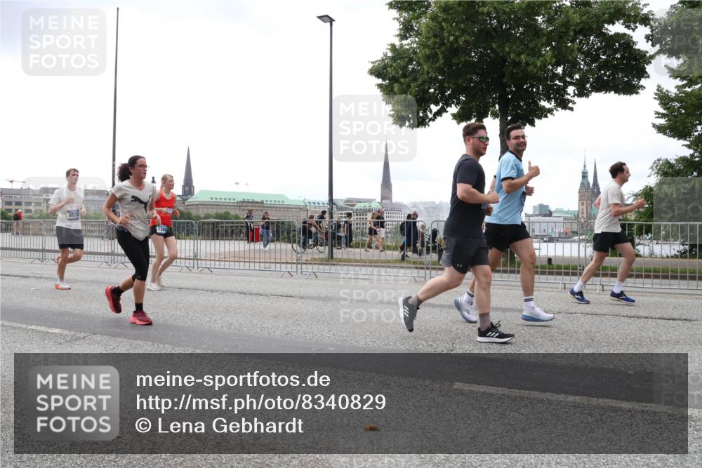 29.06.2025 - hella hamburg halbmarathon Lena Gebhardt http://msf.ph/oto/8340829 29.06.2025 10:47:43 Lombardsbrücke 8550, 1045, 1246, 1392, 1434, 1463, 1523, 1618, 1639, 1704, 1926, 2148, 2197, 2407, 2491, 2545, 2704, 2790, 2882, 2994, 3049, 3339, 4037, 4184, 4325, 4423, 4806, 4856, 4895, 4974, 4975, 5621, 5622, 5886, 5895, 6255, 6256, 6879, 6995, 7240, 7403, 7427, 7630, 7631, 7916, 7970, 8077, 8105, 8270, 8310, 8550, 8774, 8915, 8953, 9018, 9356, 9687, 9696, 9697, 10658, 10991, 11351, 11458, 11730, 11738, 11802, 11909, 12431 meine-sportfotos.de
