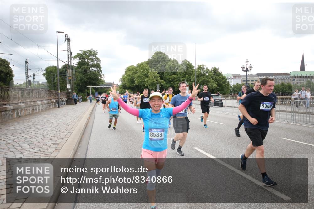 29.06.2025 - hella hamburg halbmarathon Jannik Wohlers http://msf.ph/oto/8340866 29.06.2025 10:55:40 Lombardsbrücke 1738, 1909, 2095, 2793, 3268, 4265, 4354, 4473, 4836, 5306, 5580, 5994, 6055, 6056, 6113, 6494, 6594, 6968, 7025, 7028, 7516, 7616, 8005, 8305, 8533, 9435, 9606, 9838, 10449, 10640, 10987, 11862, 11863, 12267, 12551, 13055, 13395, 13405, 13627, 14124, 14142, 14221, 14280, 14281, 14492, 15103, 15173, 15199, 15272, 15696, 15699, 15763, 15764, 16413, 16960, 17038, 17039, 18195, 18329, 18349, 19228 meine-sportfotos.de